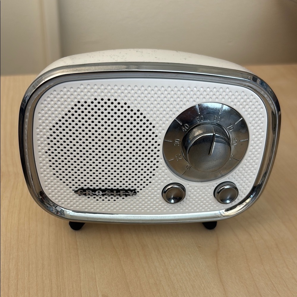 Crosley Silver and White Vintage Radio